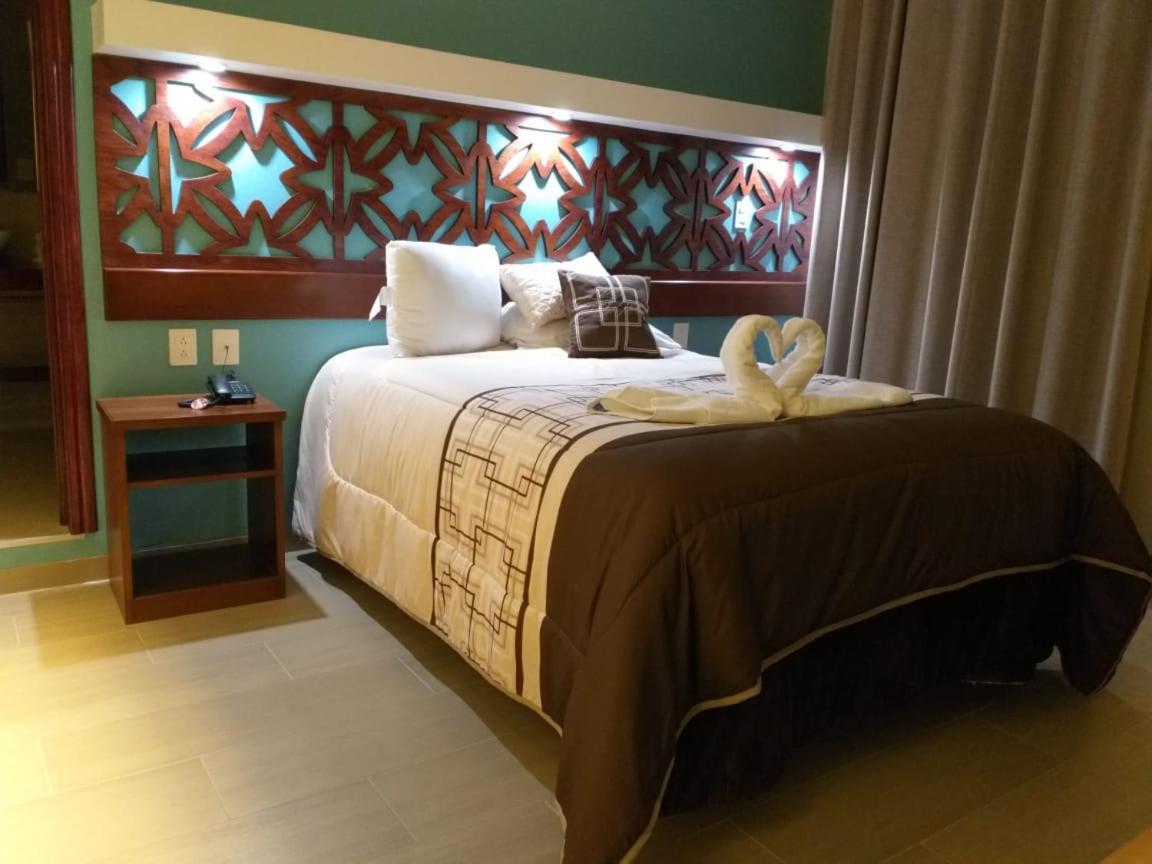 9 Estrellas Casa Hotel โกมิตัน เด โดมิงเกซ ภายนอก รูปภาพ